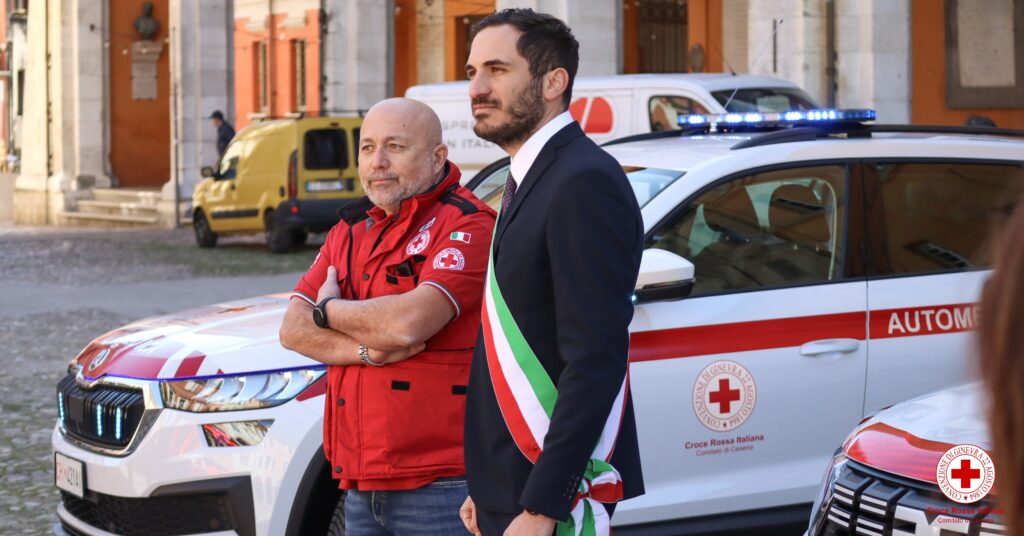 Automezzi della croce rossa CRI Cesena in Piazza del Popolo inaugurati con la presenza del sindaco Enzo Lattuca