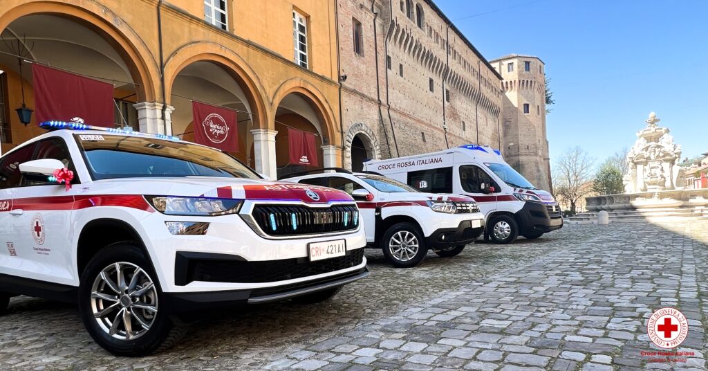Automezzi della croce rossa CRI Cesena in Piazza del Popolo inaugurati con la presenza del sindaco Enzo Lattuca